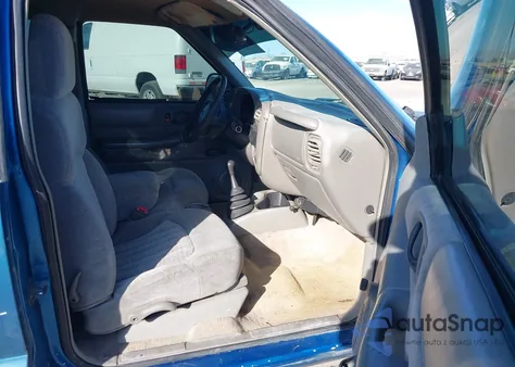 2000 Chevrolet S-10 Ls from USA, damaged, VIN 1GCCS1951YK284444